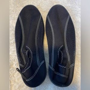 Slip on Water shoe size 4 beach waterpark river sand yoga yardwork quick dry